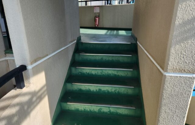 大阪府茨木市　マンション外壁塗装工事　階段の塗装を行いました！