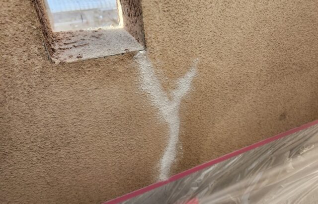 大阪府摂津市　N様邸　屋根・外壁塗装工事　外壁のひび割れ補修