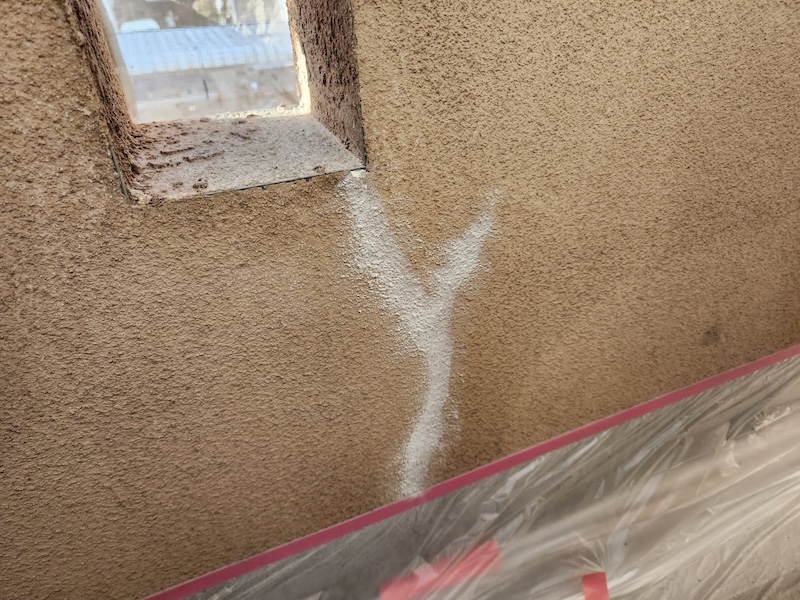 大阪府摂津市　N様邸　屋根・外壁塗装工事　外壁のひび割れ補修