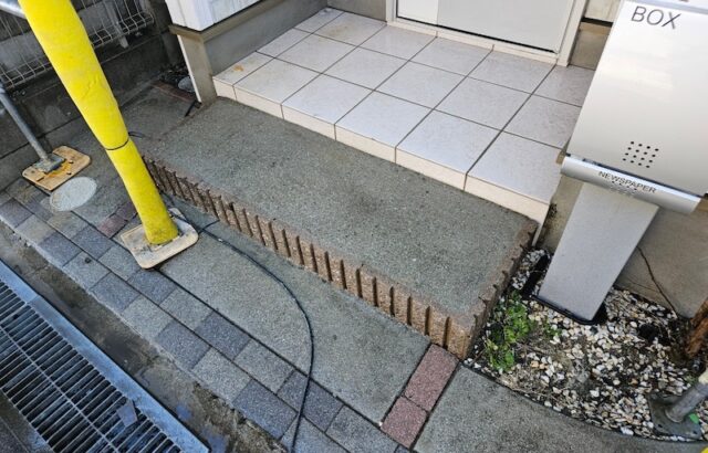 大阪府大阪市　M様邸　玄関タイルと土間コンクリートの洗浄作業