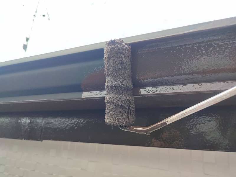 大阪府寝屋川市｜雨樋の色褪せはどうすればいい？塗装で美観性アップ！
