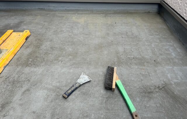 ベランダFRP防水 トップコートの塗り替え 下地処理までをレポート！｜大阪府寝屋川市