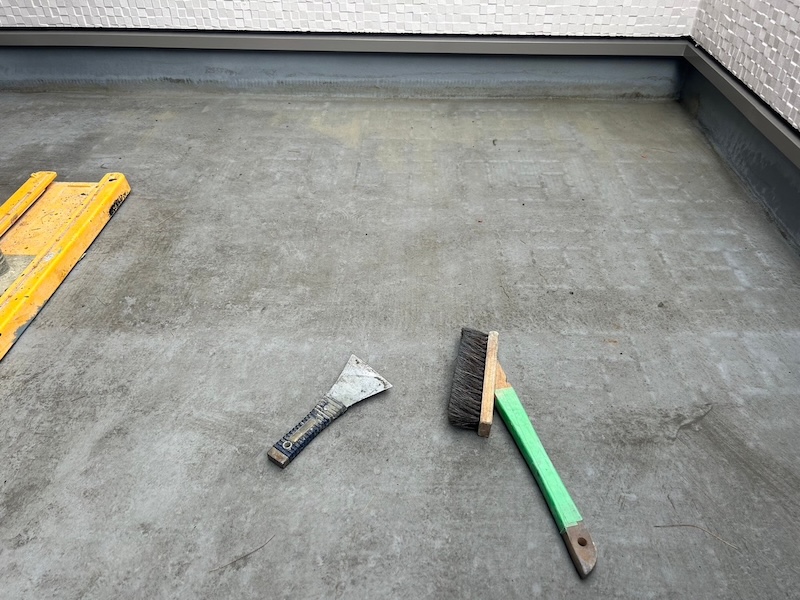ベランダFRP防水 トップコートの塗り替え 下地処理までをレポート！｜大阪府寝屋川市