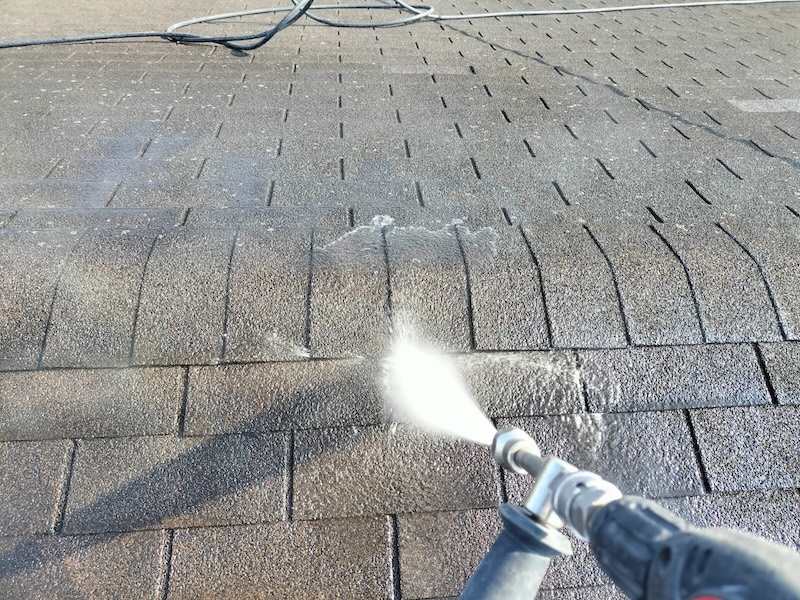 屋根の洗浄作業を行いました！｜大阪府摂津市