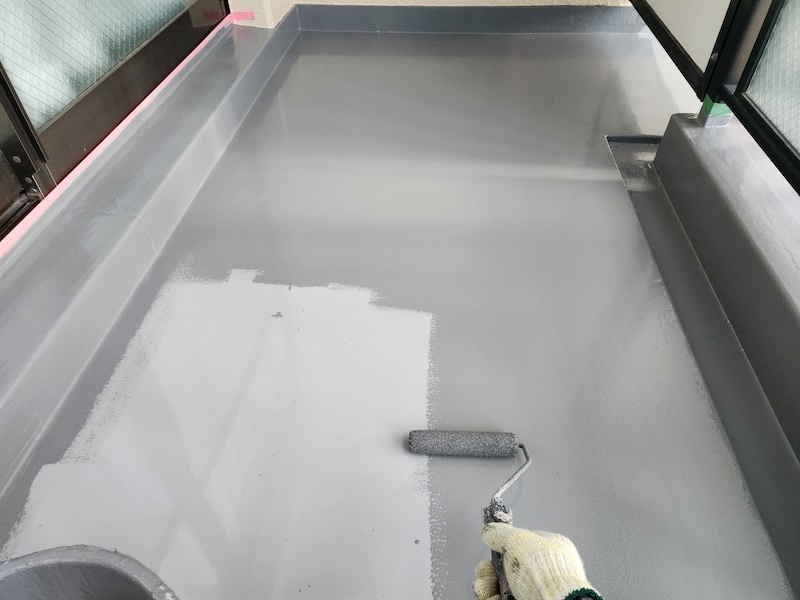 ベランダウレタン防水工事 トップコートを塗る目的について｜大阪府摂津市