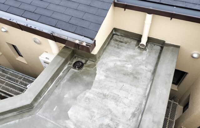 大阪府摂津市｜屋上防水工事 施工前〜下地処理 ケレンとシーリング処理を行いました