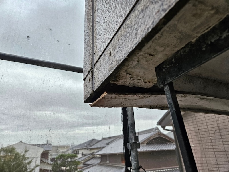 大阪府吹田市｜ベランダ下の天井の剥がれを補修しました