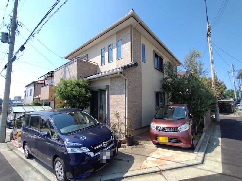 大阪府寝屋川市｜I様より外壁塗装工事のご依頼！施工前と足場組み立て設置をレポート