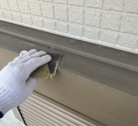 大阪府寝屋川市｜シャッターボックスをケレン！鉄部の下地処理で大事なこと