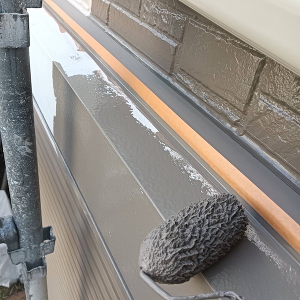 大阪府寝屋川市｜シャッターボックスは既存に合わせてグレーで塗装しました