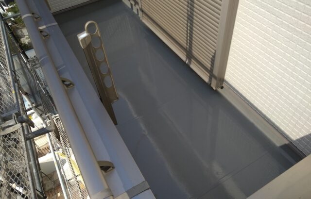 ベランダトップコートの再塗装と水切りの塗装をレポート！｜大阪府寝屋川市