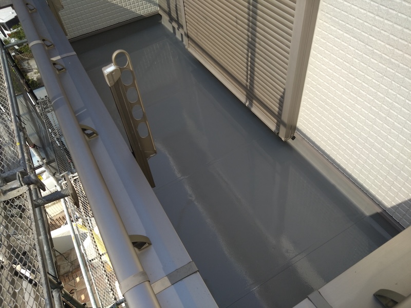 ベランダトップコートの再塗装と水切りの塗装をレポート！｜大阪府寝屋川市