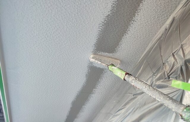 大阪府大阪市｜軒天井 取り合い部のシール処理と下塗りから上塗りまで行いました！