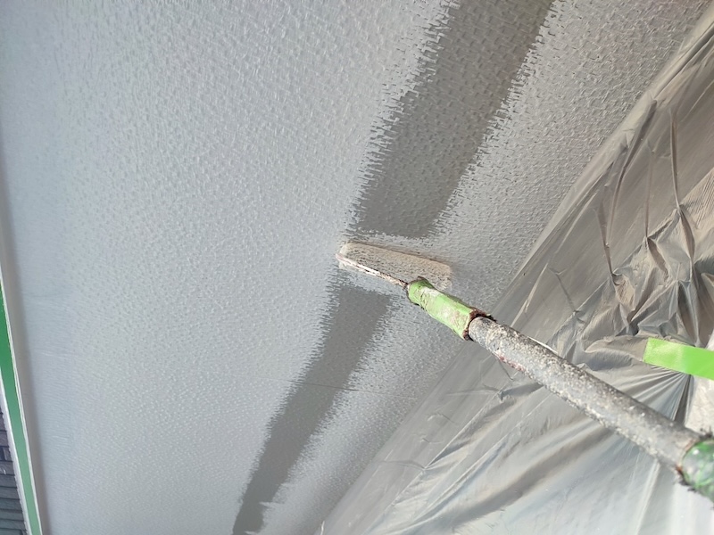 大阪府大阪市｜軒天井 取り合い部のシール処理と下塗りから上塗りまで行いました！