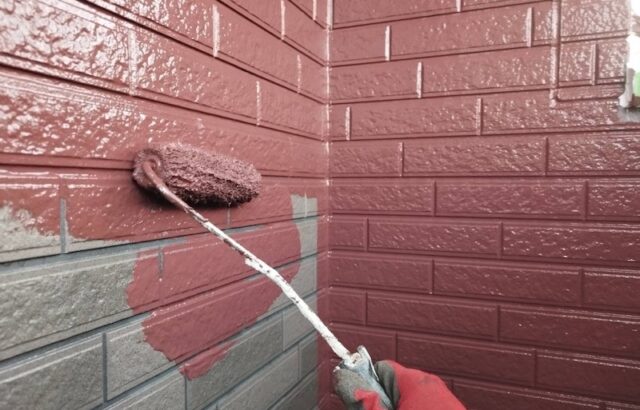 外壁塗装の中塗り工程をレポート！外壁の3回塗りとは？｜大阪府大阪市