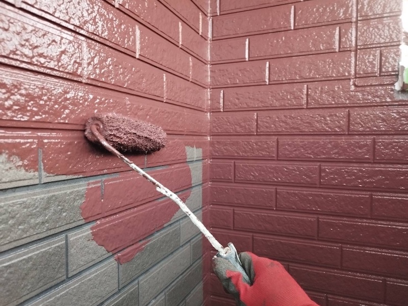 外壁塗装の中塗り工程をレポート！外壁の3回塗りとは？｜大阪府大阪市