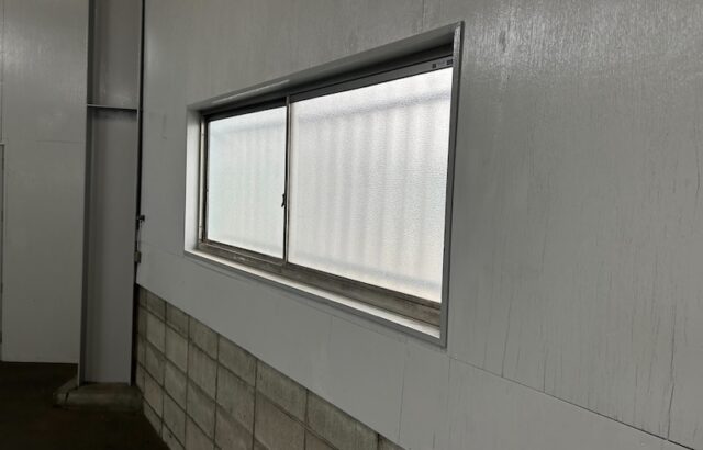車庫の窓枠を塗装しました！｜大阪府寝屋川市