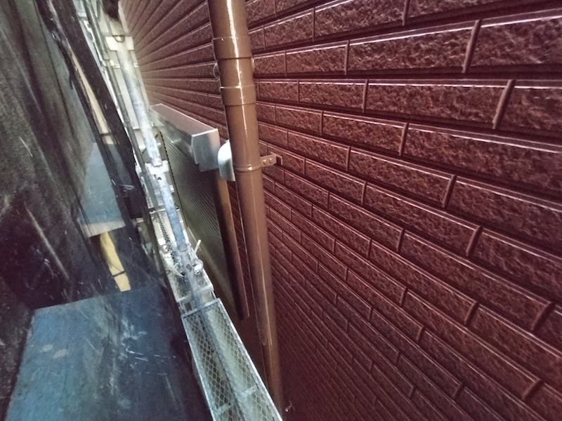 塩ビ配管と破風板を塗装しました！｜大阪府大阪市