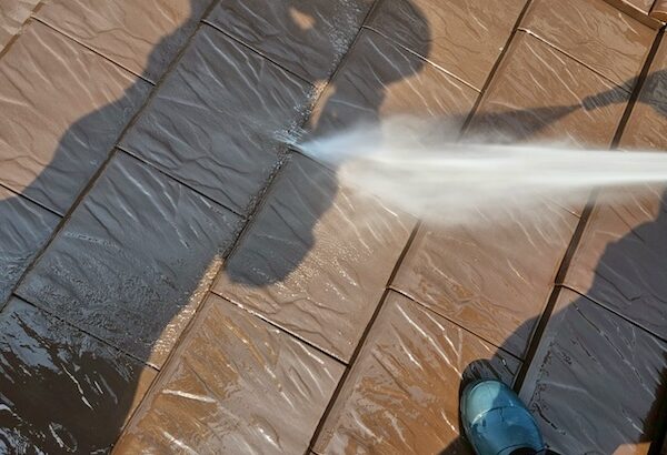 大阪府摂津市｜経年で屋根も汚れていたため、一緒に洗浄しました！