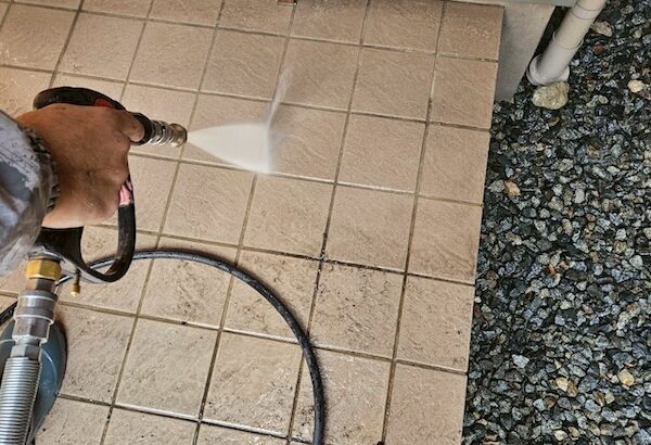 大阪府摂津市｜玄関タイルとアプローチの敷石を洗浄しました！