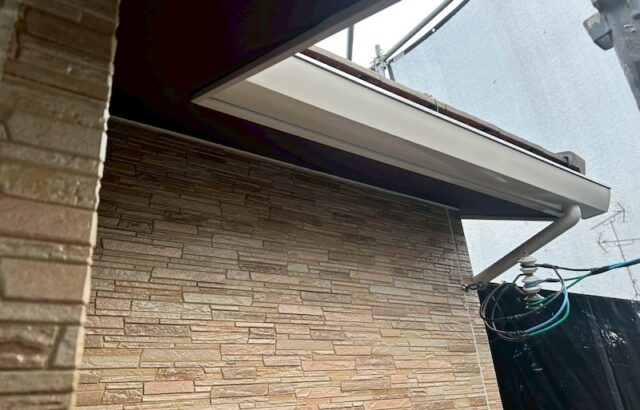 軒樋を塗装しました！不具合がある場合は修理もお任せください！｜大阪府摂津市