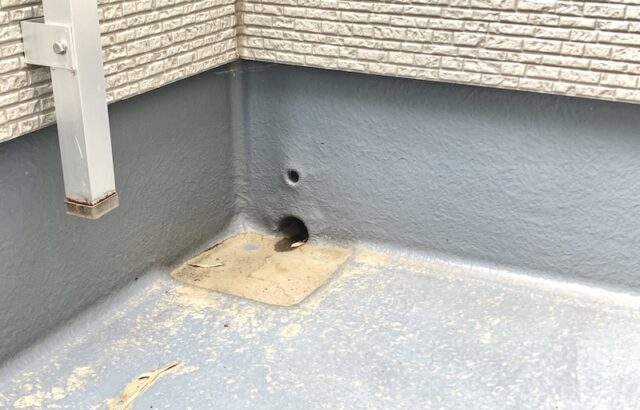 ベランダ排水口ドレンにゴミが溜まるとどうなる？こまめな清掃をおすすめします！