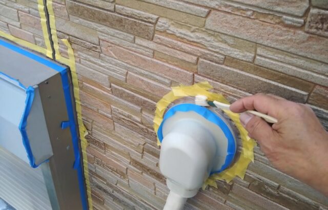 大阪府摂津市｜付帯部の取り合いにあるコーキングを打ち直し