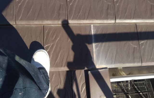 大阪府摂津市｜屋根に打設してあるコーキングを打ち直しました！