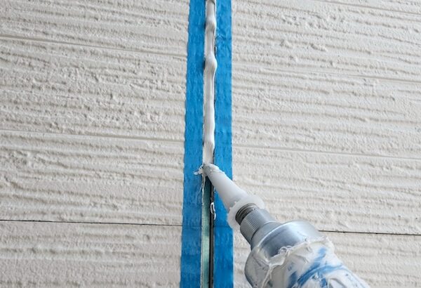 サイディング目地のコーキングを打ち替えました｜大阪府摂津市