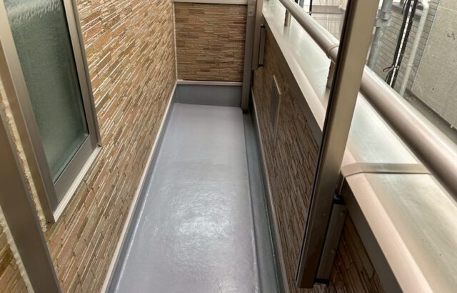 大阪府摂津市｜ベランダの防水工事 トップコートを再塗装しました！