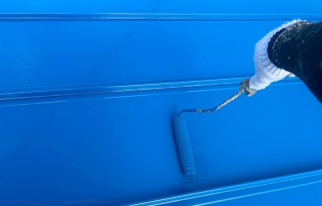 大阪府摂津市|金属屋根のケレン作業から仕上げまで。錆びる前に塗装することが大事!