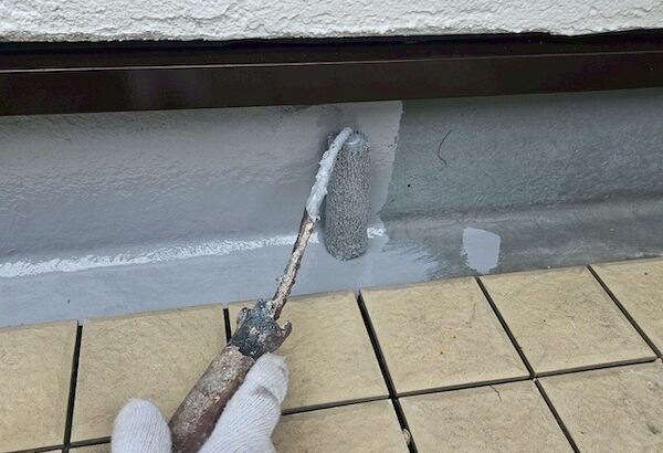 大阪府摂津市|ベランダトップコートの再塗装と水切りや配管の塗装を行いました!