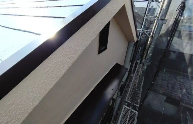 外壁塗装の上塗り工程 ロイヤル無機α 遮熱で仕上げました!|大阪府吹田市
