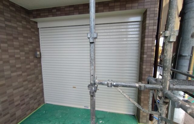 大阪府吹田市|車庫のシャッターを塗装 ニッペパワーバインド・パワーウレトップ塗布